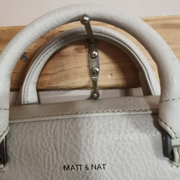Matt&Nat small white bad with shoulder strap - Picture 5 of 9